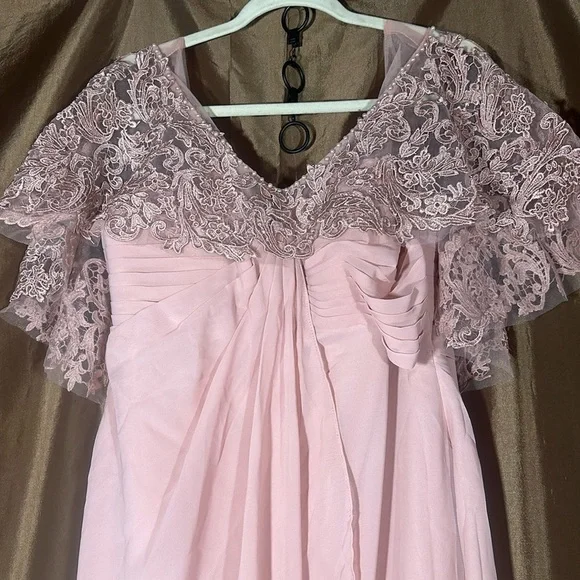 Lace chiffon wedding guest dress Brand: Jaeden - Picture 3 of 7